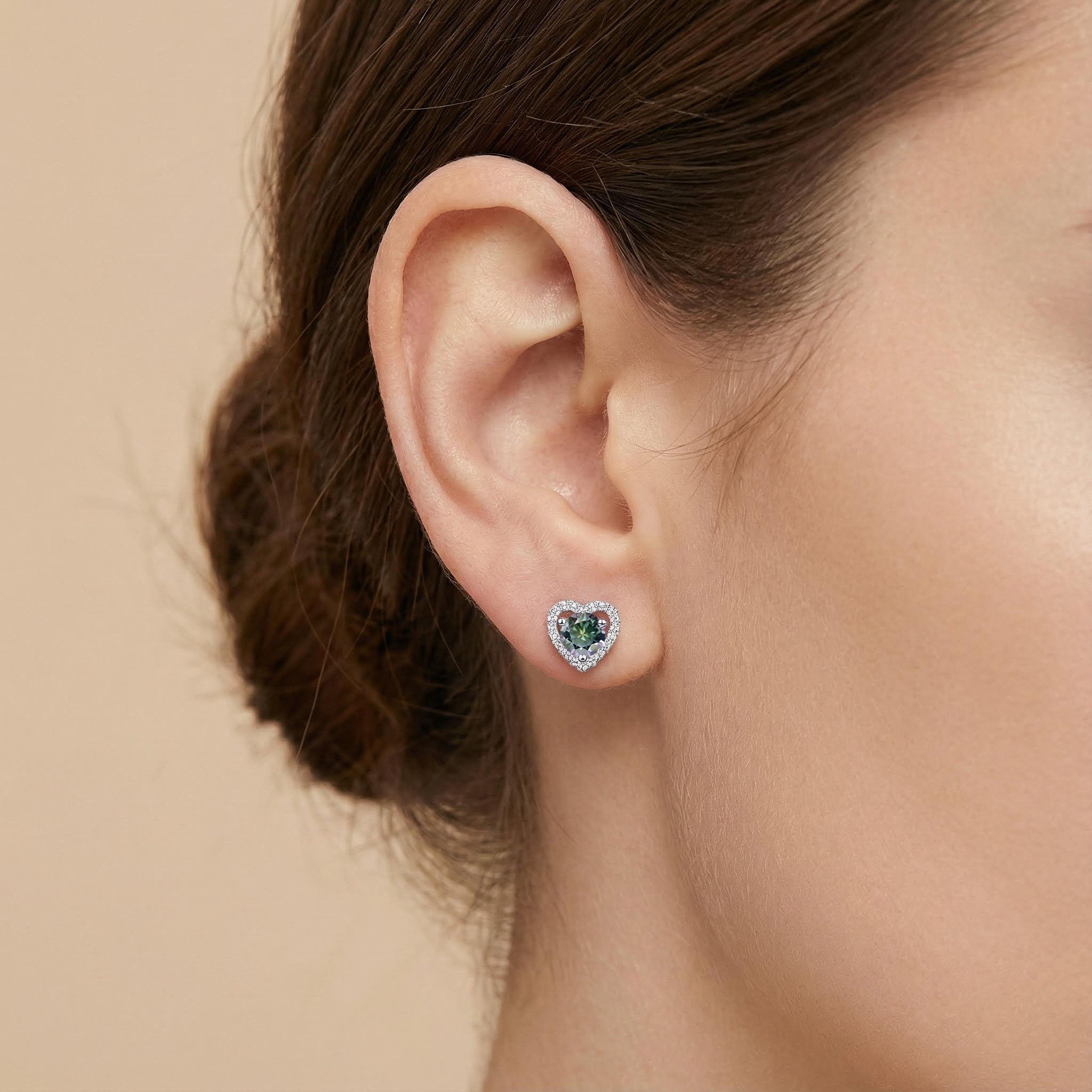 0.5CT Round Cut VVS Moissanite S925 Silver Heart Shape Halo Stud Earrings 0.5CT Round Cut VVS Moissanite S925 Silver Heart Shape Halo Stud Earrings