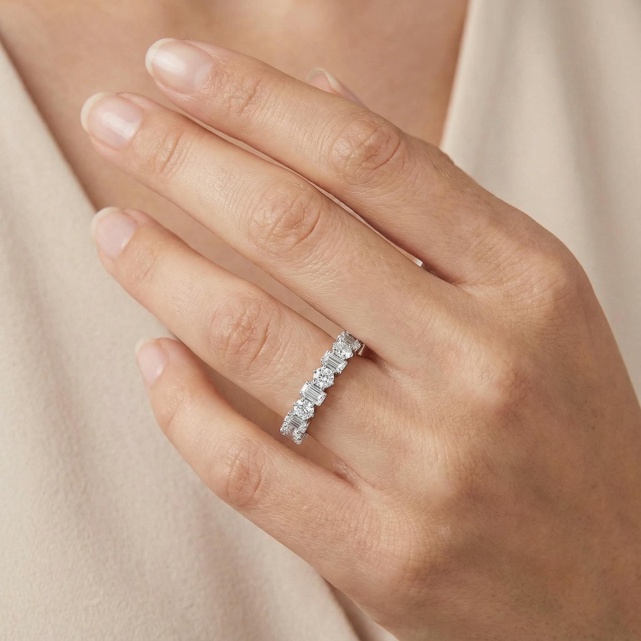 3mm/4mm Alternating Round and Emerald Cut VVS Moissanite Wedding Band 3mm/4mm Alternating Round and Emerald Cut VVS Moissanite Wedding Band