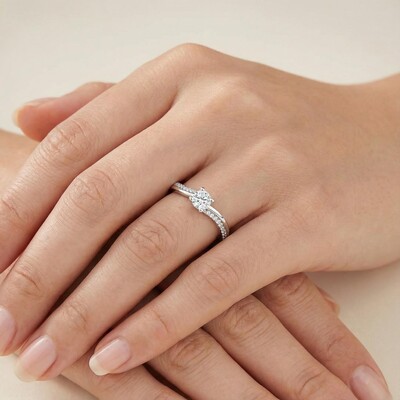 Round Cut VVS Moissanite S925 Silver Twisted Engagement Ring