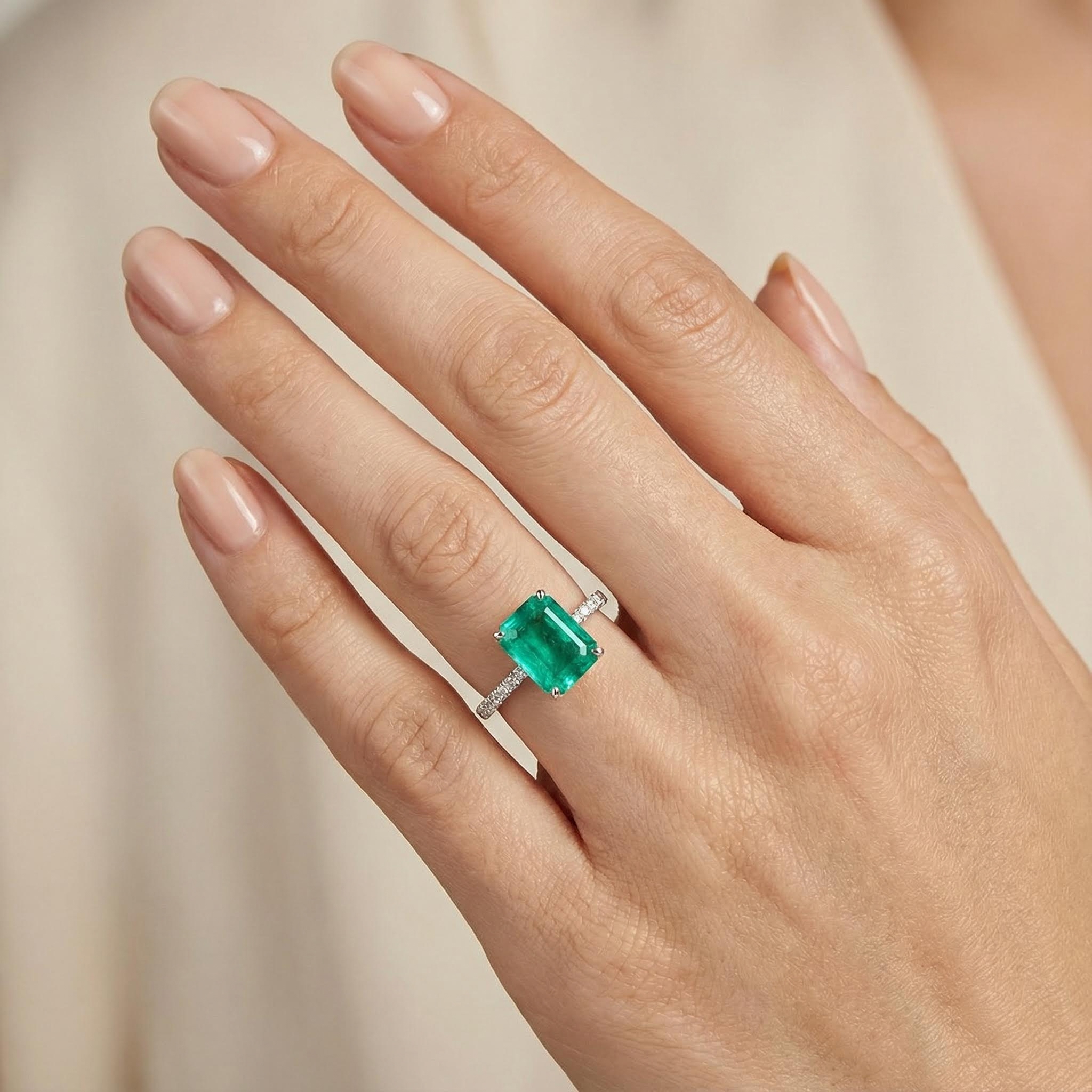 S925 Silver 4CT Emerald & Side Diamonds Engagement Ring