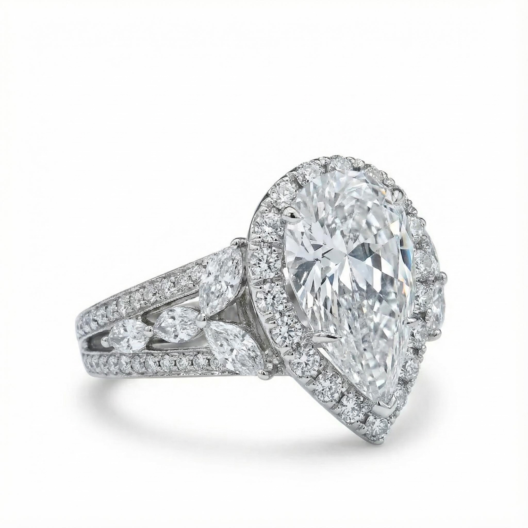 Pear Cut VVS Moissanite Halo Engagement Ring Pear Cut VVS Moissanite Halo Engagement Ring