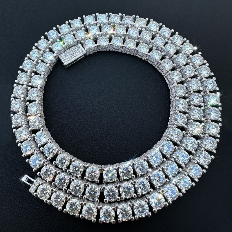 925S & VVS Moissanite 5mm Tennis Chain with Iced Out Sides 925S & VVS Moissanite 5mm Tennis Chain with Iced Out Sides