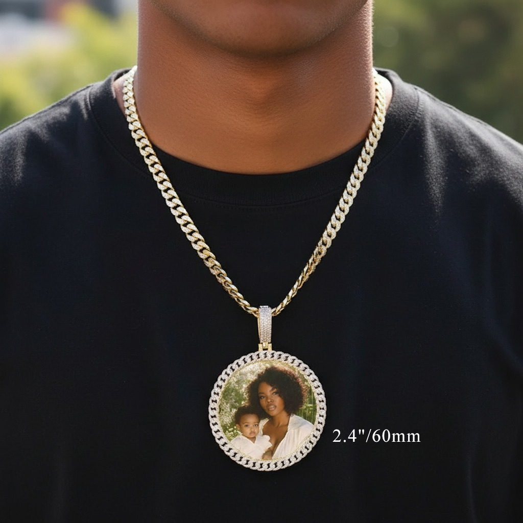 925S & VVS Moissanite Cuban Link Photo Pendant in Gold 925S & VVS Moissanite Cuban Link Photo Pendant in Gold