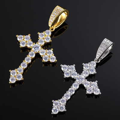 925S & VVS Moissanite Round Cut Cross Pendant