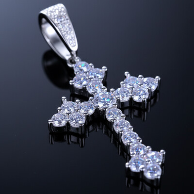 925S & VVS Moissanite Round Cut Cross Pendant