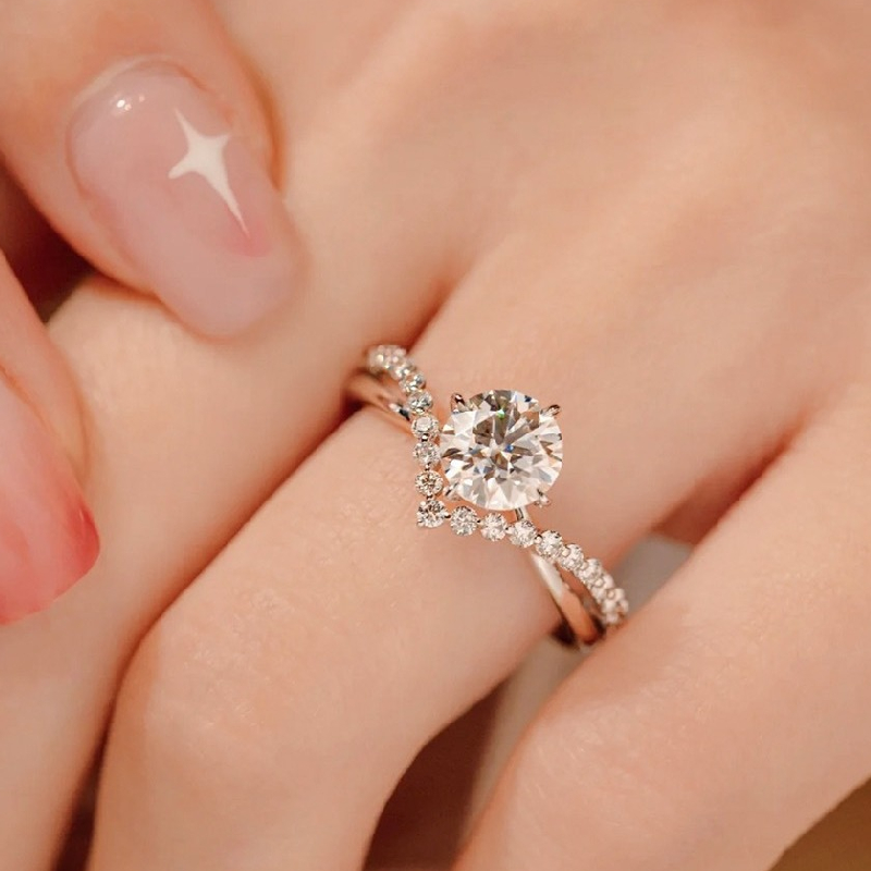 925S & VVS Moissanite 1CT Round Cut Twisted Engagement Ring