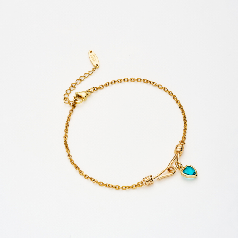 Elegant Gold Chain Bracelet with Heart-Shaped Gemstone Pendant Elegant Gold Chain Bracelet with Heart-Shaped Gemstone Pendant