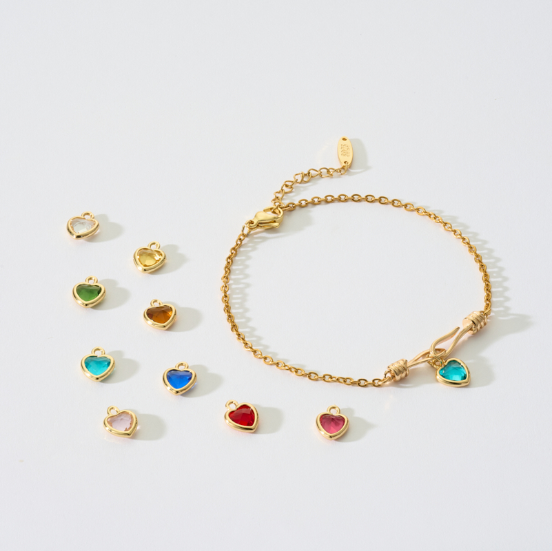 Elegant Gold Chain Bracelet with Heart-Shaped Gemstone Pendant Elegant Gold Chain Bracelet with Heart-Shaped Gemstone Pendant