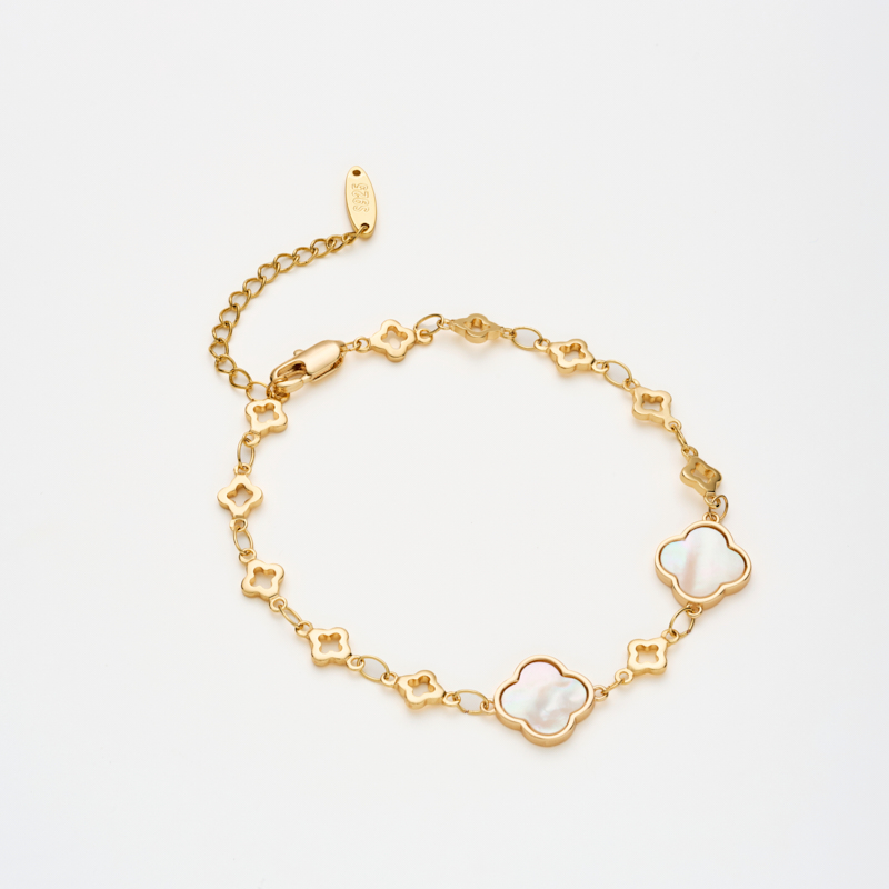 Elegant Four Leaf Clover Chain Bracelet Elegant Four Leaf Clover Chain Bracelet