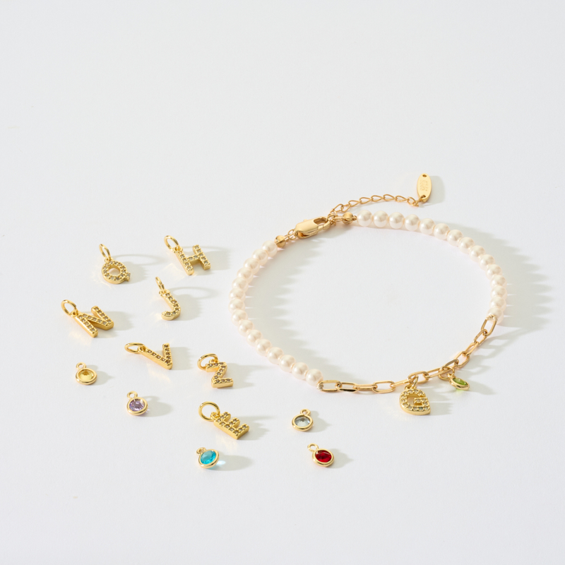 Elegant Pearl & Letter Paper Clip Bracelet with Colored Gemstone Elegant Pearl & Letter Paper Clip Bracelet with Colored Gemstone