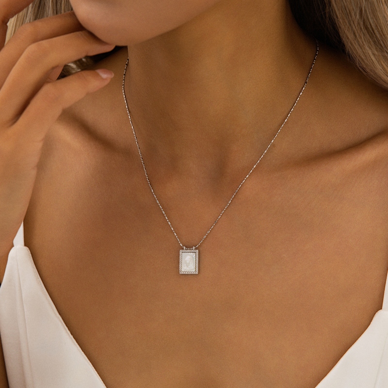 Elegant Silver Rectangular Pendant Necklace with Adjustable Chain
