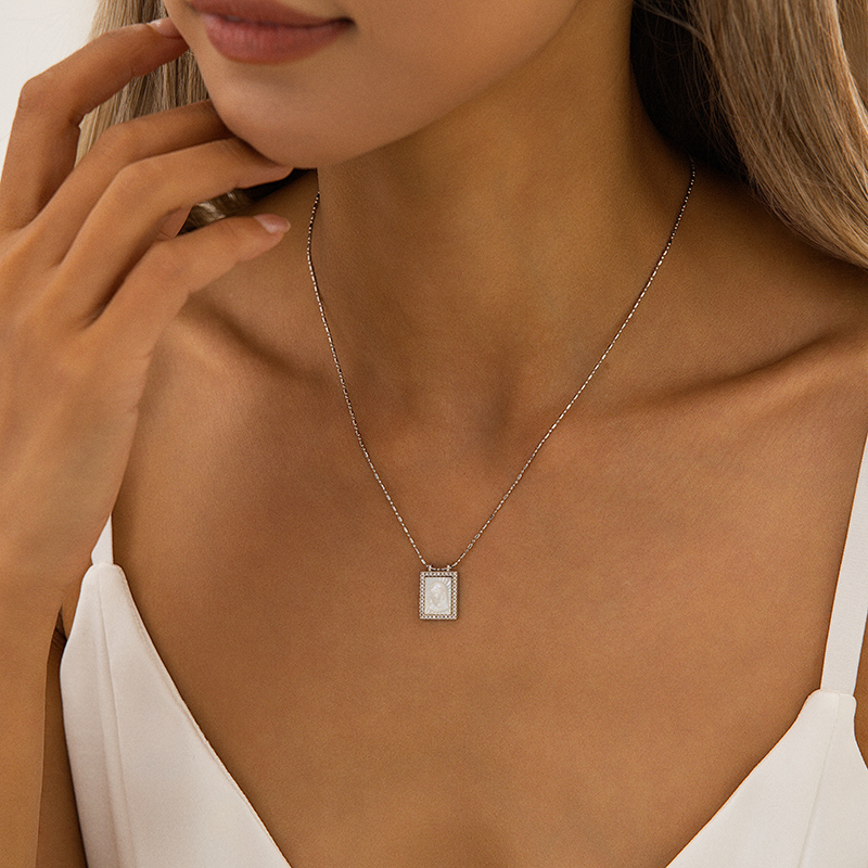 Elegant Silver Rectangular Pendant Necklace with Adjustable Chain