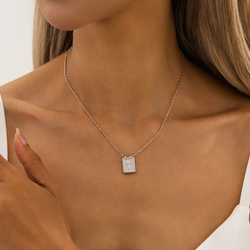 Elegant Silver Rectangular Pendant Necklace with Adjustable Chain