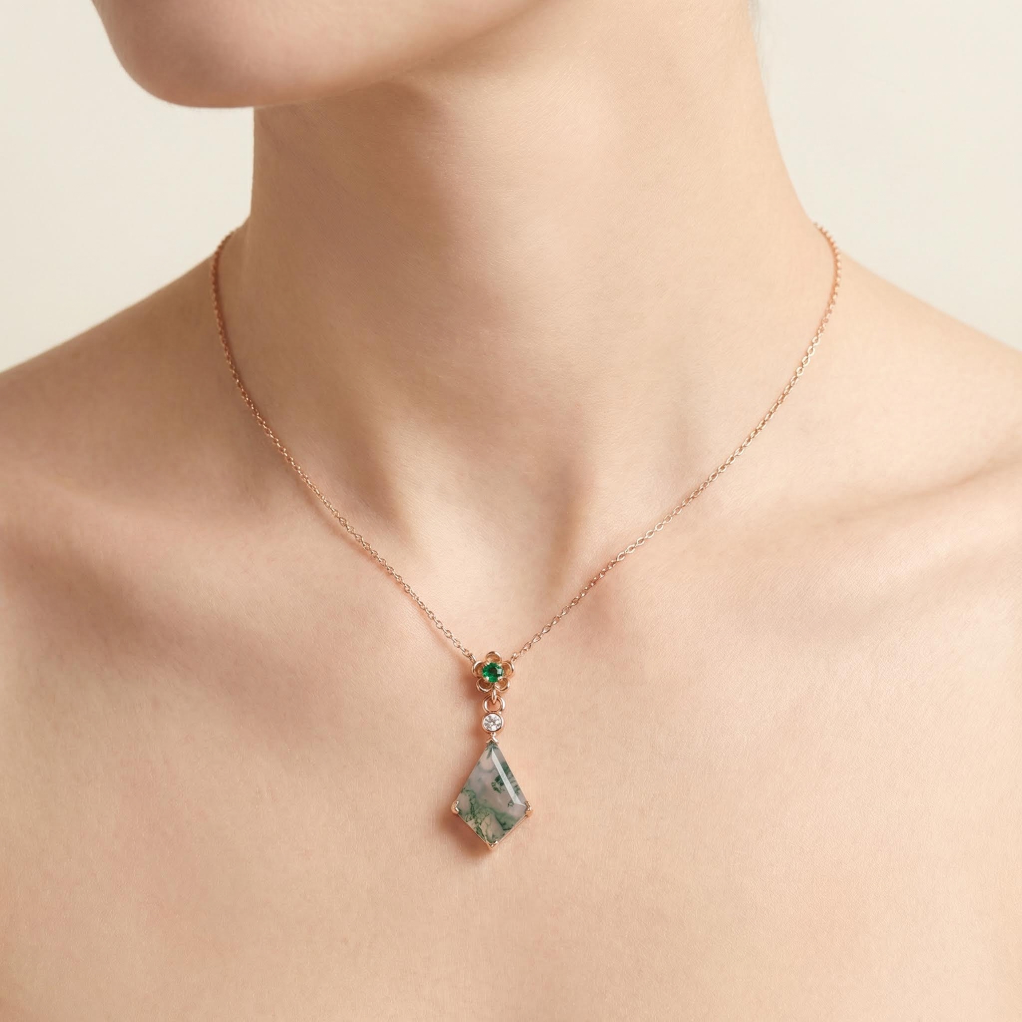 1.3CT Kite Cut Moss Agate With Emerald Flower Accent S925 Silver Pendant Necklace