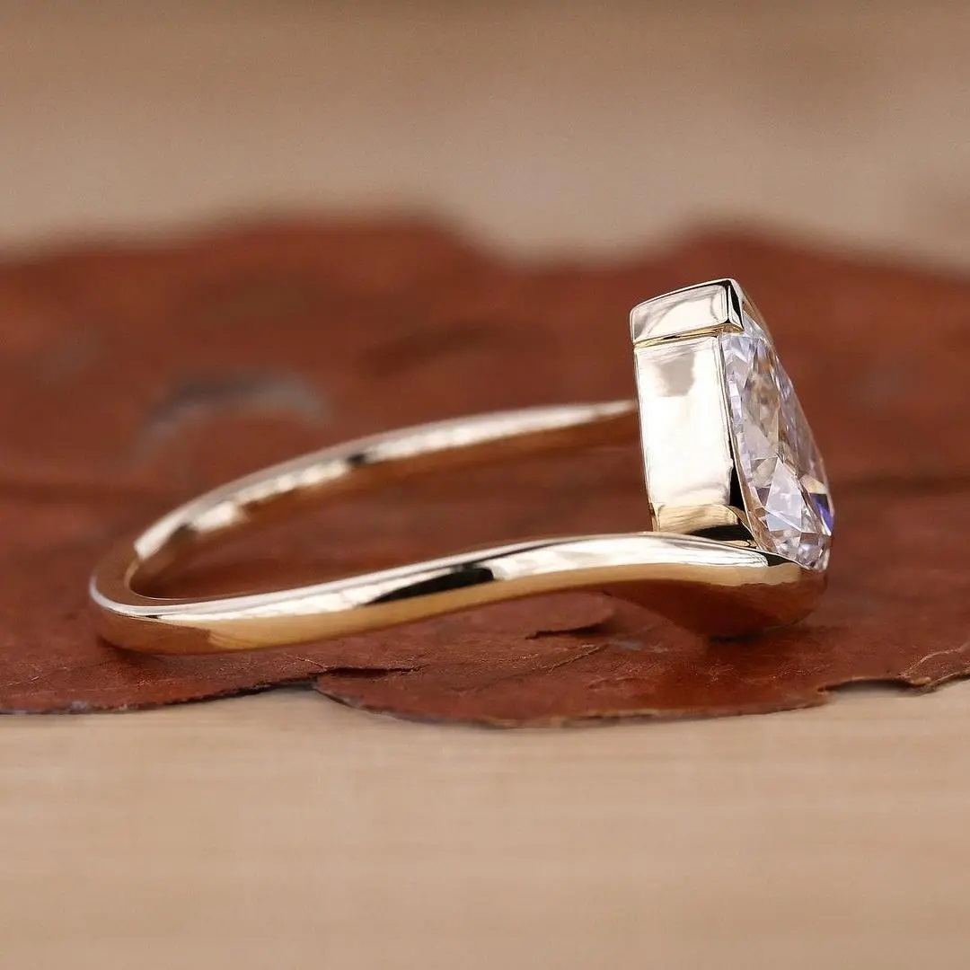 1.5CT Pear Cut VVS Moissanite S925 Silver Half Bezel Engagement Ring 1.5CT Pear Cut VVS Moissanite S925 Silver Half Bezel Engagement Ring