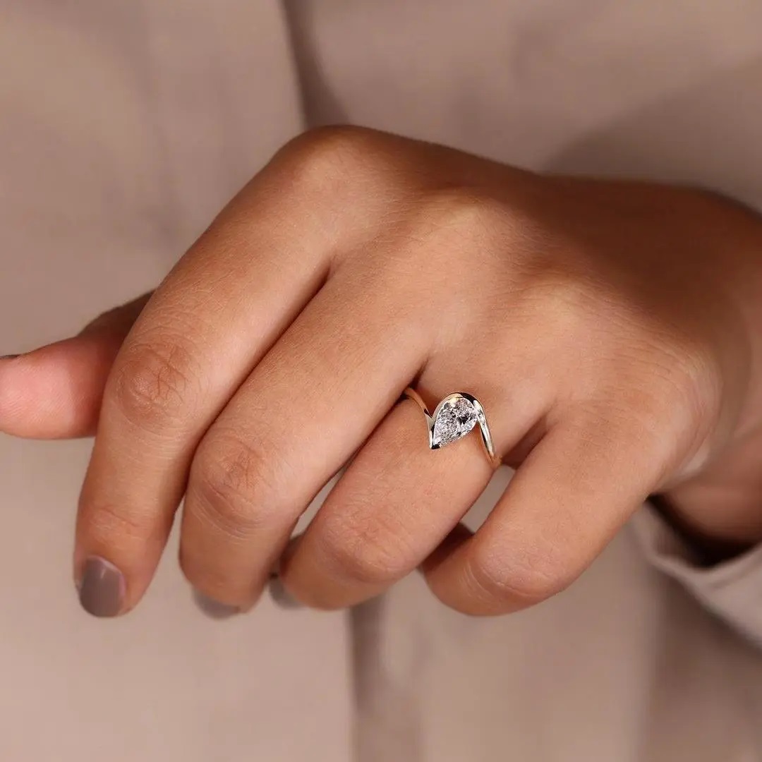 1.5CT Pear Cut VVS Moissanite S925 Silver Half Bezel Engagement Ring 1.5CT Pear Cut VVS Moissanite S925 Silver Half Bezel Engagement Ring