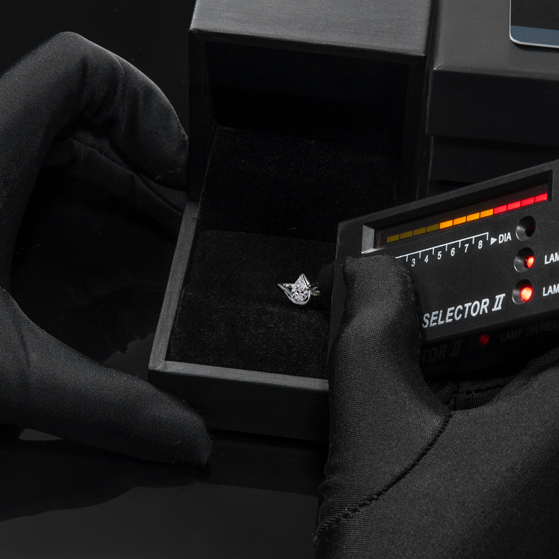 1.5CT Pear Cut VVS Moissanite S925 Silver Half Bezel Engagement Ring 1.5CT Pear Cut VVS Moissanite S925 Silver Half Bezel Engagement Ring