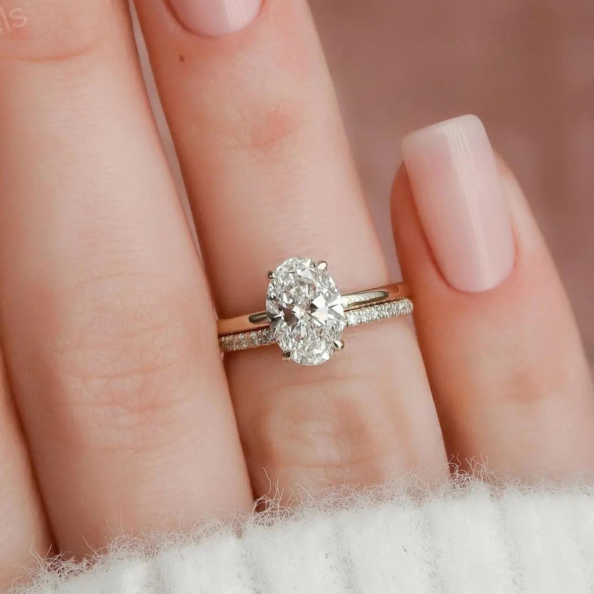 2.6CT Oval & Round Cut VVS Moissanite S925 Silver Engagement Ring Set 2.6CT Oval & Round Cut VVS Moissanite S925 Silver Engagement Ring Set