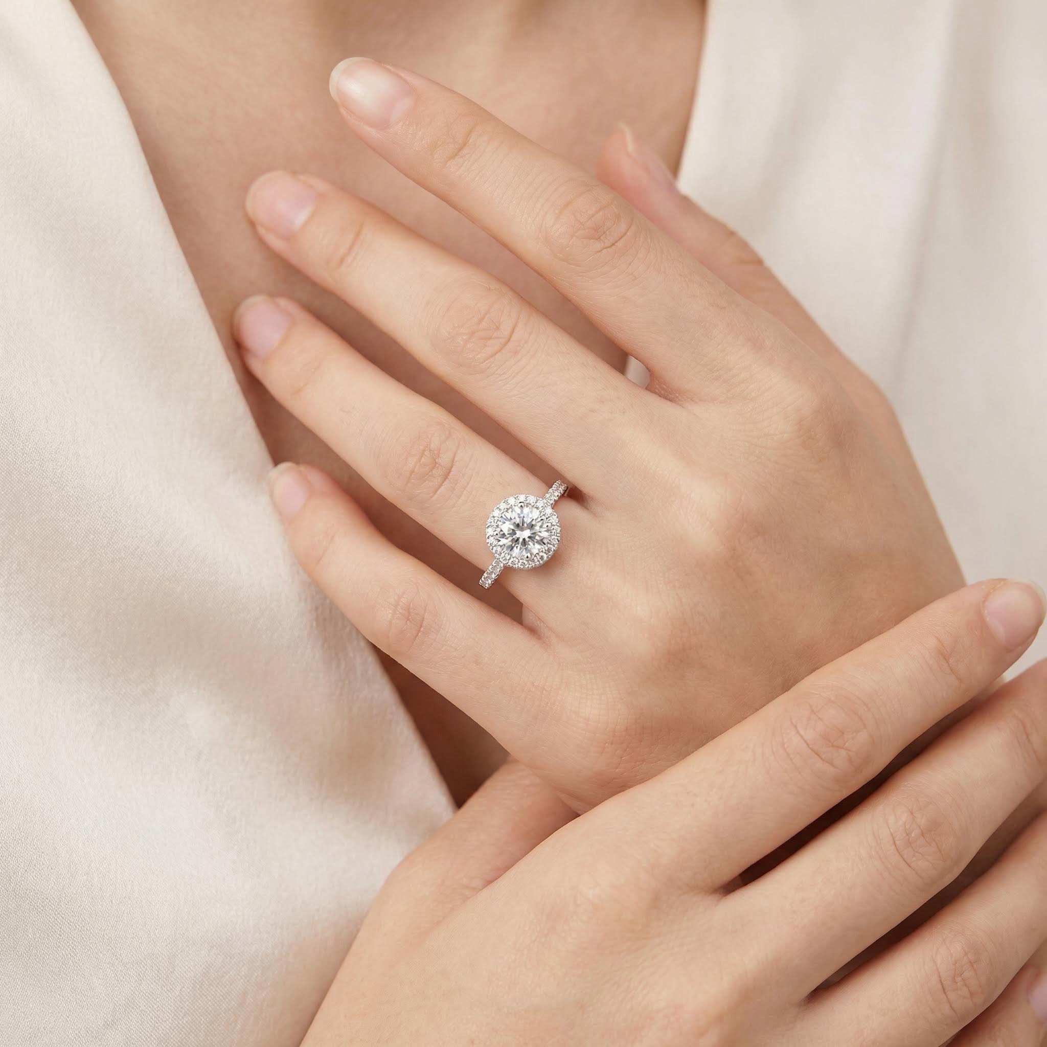 2.82CT Round Cut VVS Moissanite S925 Silver Halo Engagement Ring With Paved Setting