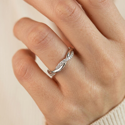 0.36CT Round Cut VVS Moissanite S925 Silver Twisted Wedding Band