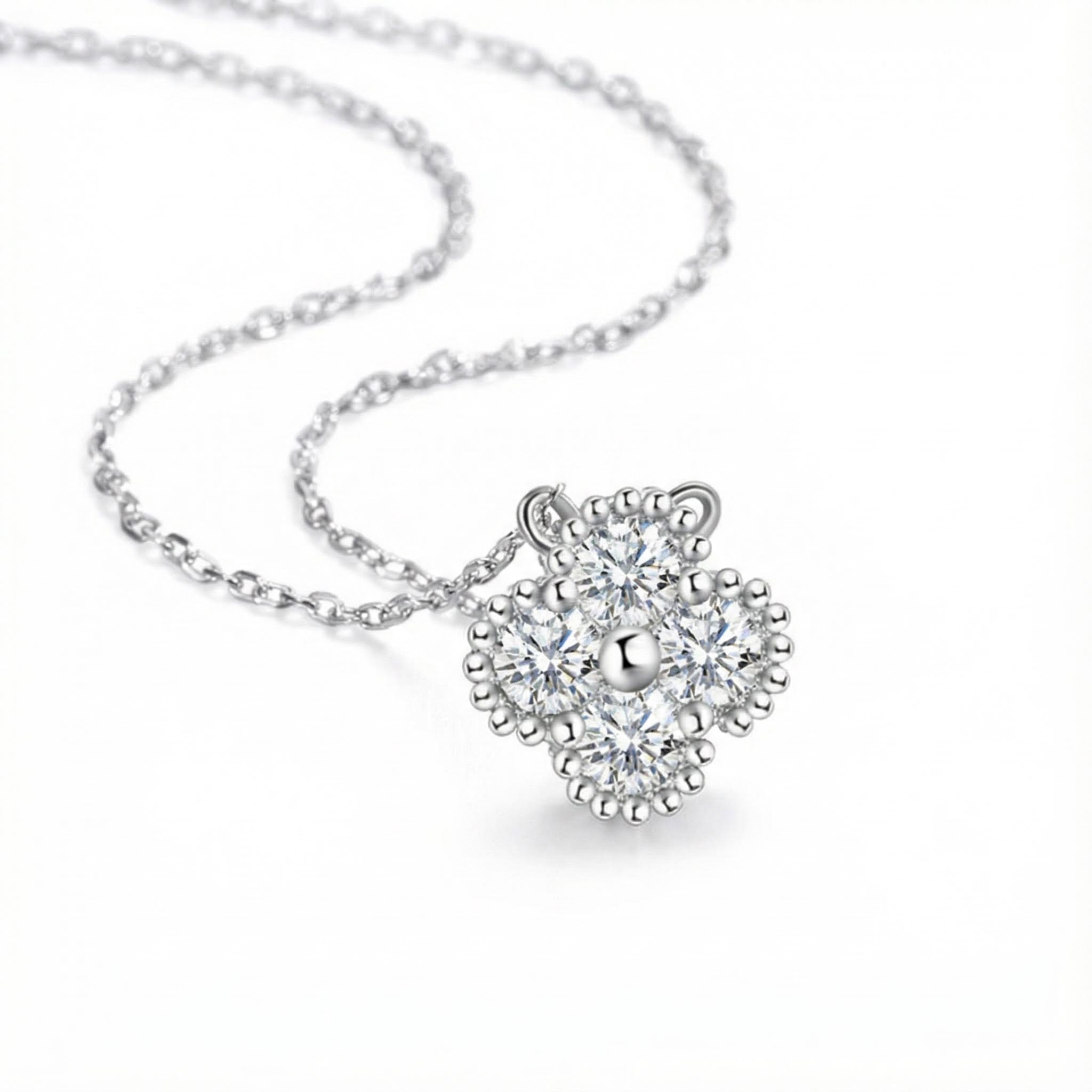 925 Silver VVS Moissanite Four-leaf Clover Pendant Necklace 925 Silver VVS Moissanite Four-leaf Clover Pendant Necklace