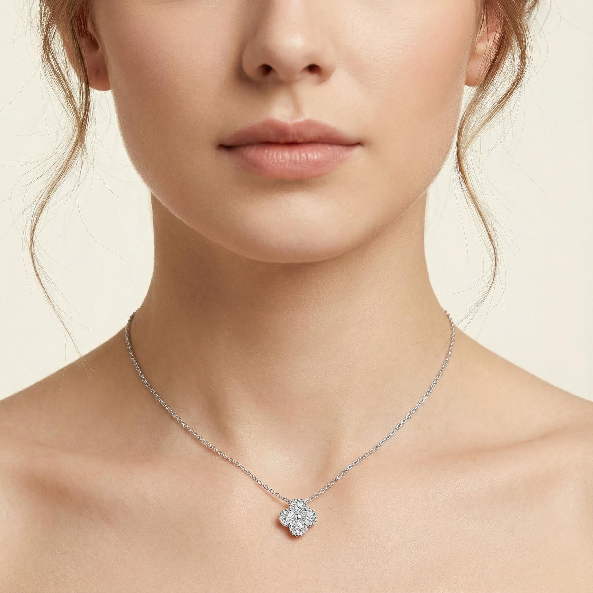 925 Silver VVS Moissanite Four-leaf Clover Pendant Necklace 925 Silver VVS Moissanite Four-leaf Clover Pendant Necklace