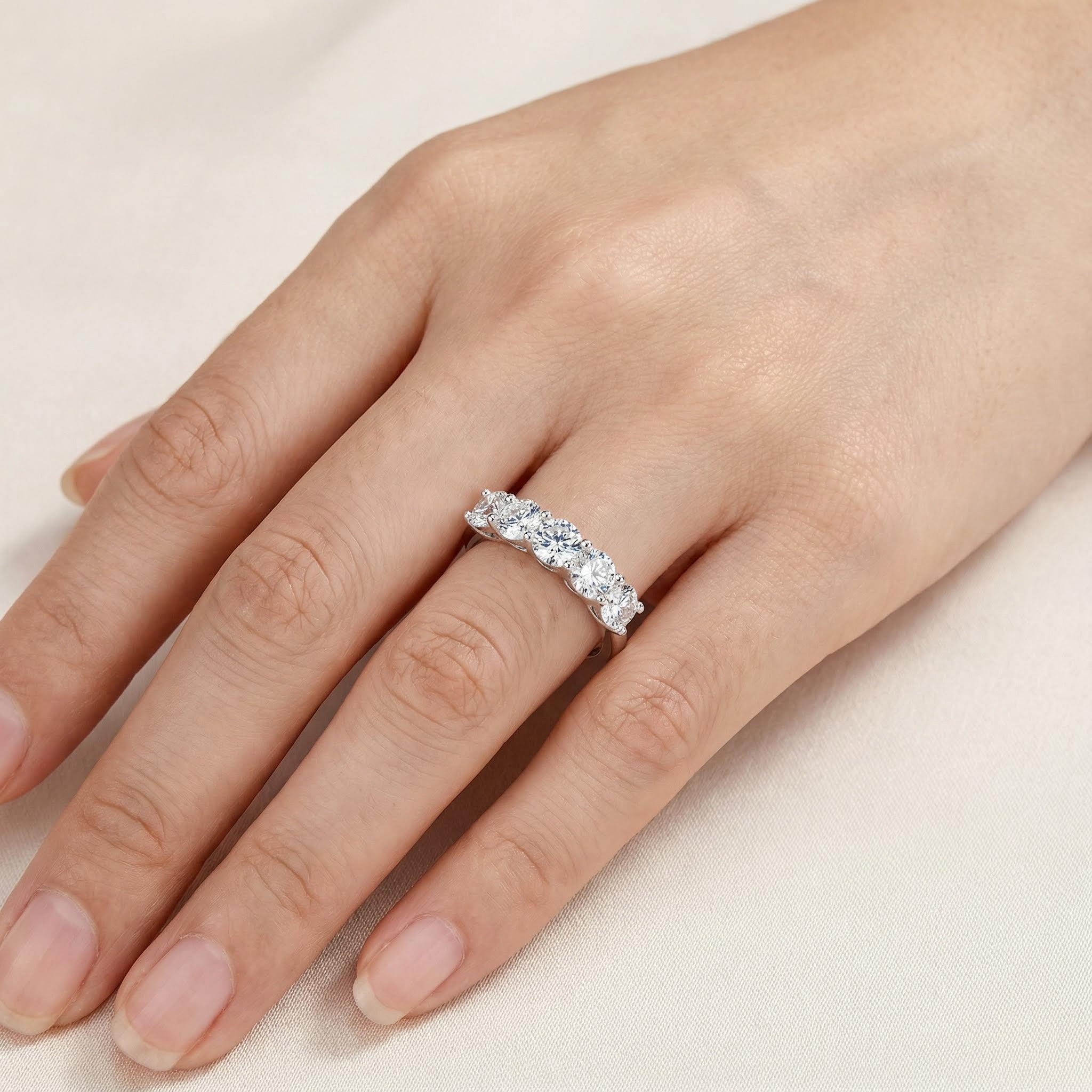 S925 Silver VVS Moissanite 3.6Ct Round Cut Women's Band S925 Silver VVS Moissanite 3.6Ct Round Cut Women's Band