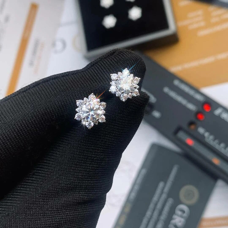 925S & VVS Moissanite Snowflake Stud Earrings in White Gold