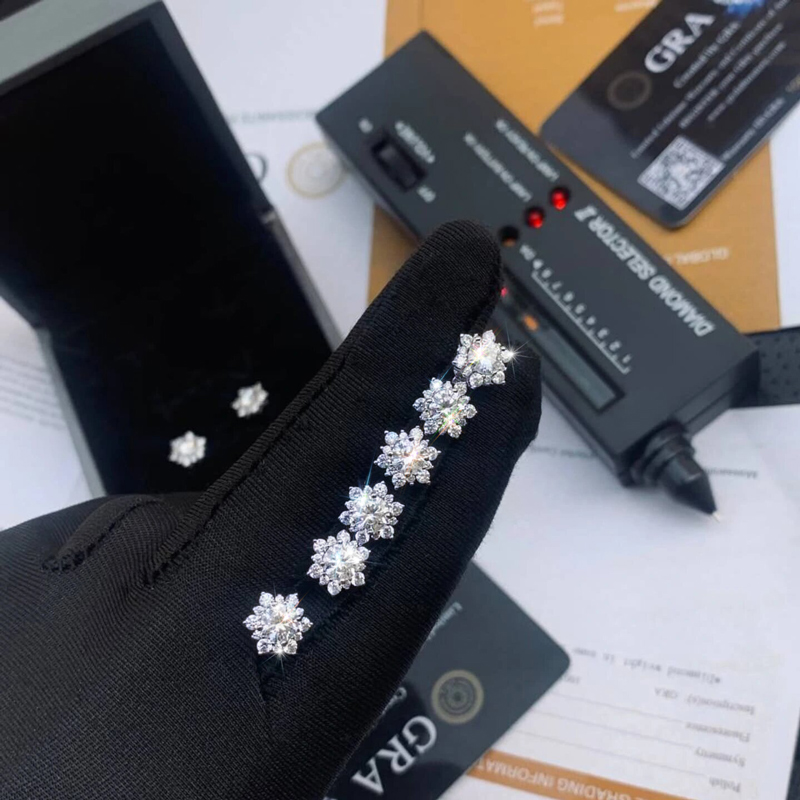 925S & VVS Moissanite Snowflake Stud Earrings in White Gold