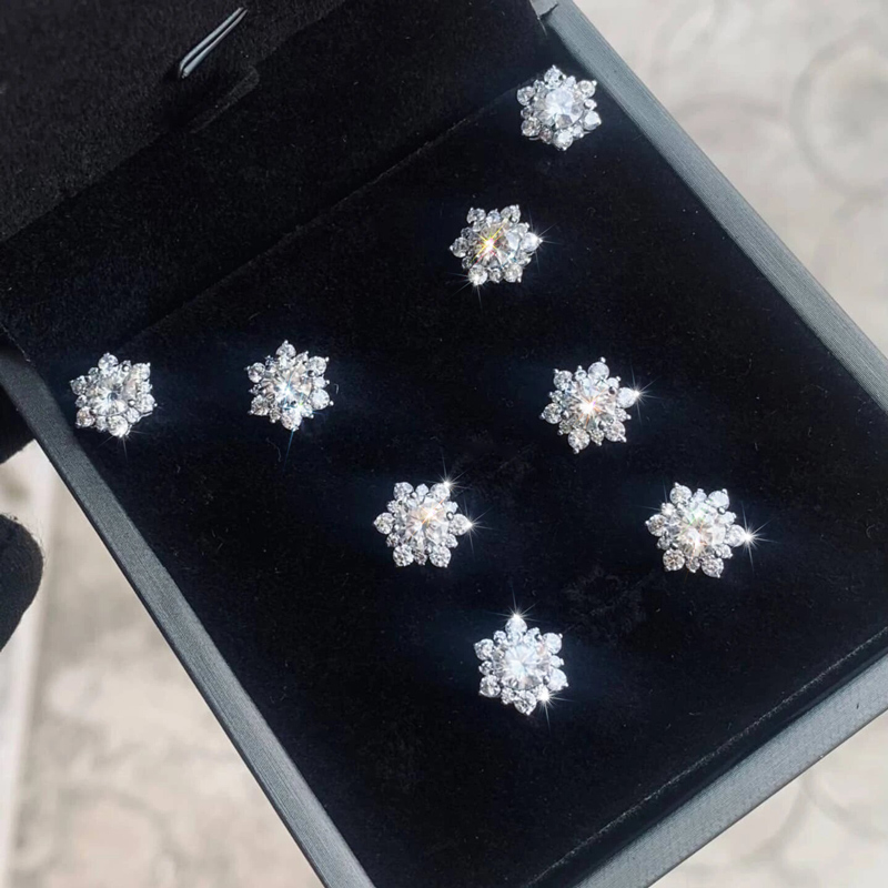 925S & VVS Moissanite Snowflake Stud Earrings in White Gold