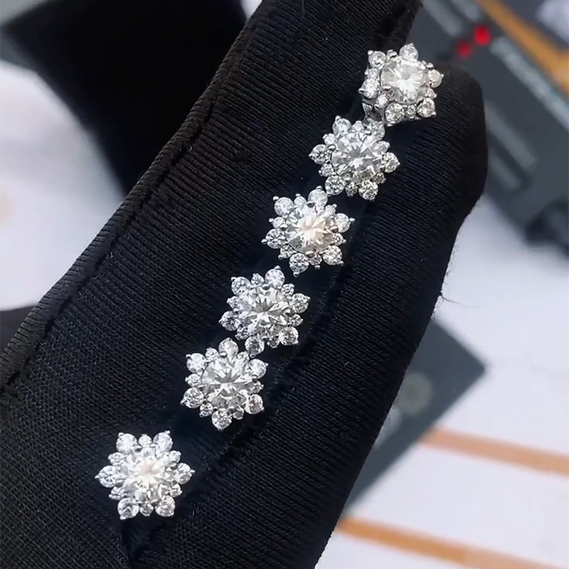 925S & VVS Moissanite Snowflake Stud Earrings in White Gold