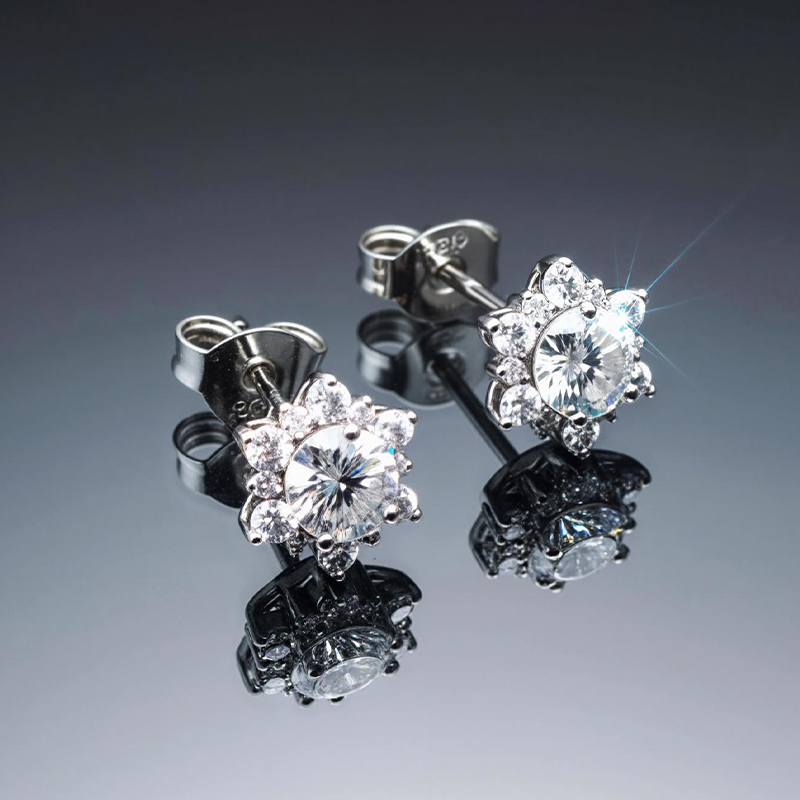 925S & VVS Moissanite Snowflake Stud Earrings in White Gold