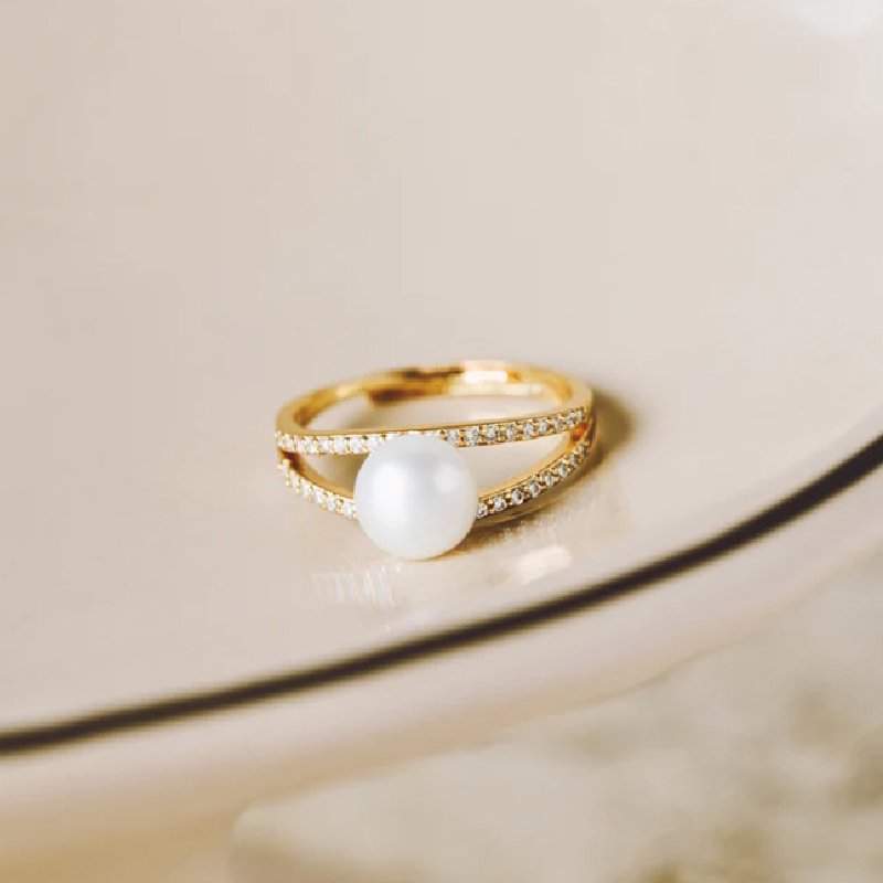 Dainty Pearl & Round Cut VVS Moissante S925 Silver Engagement Ring