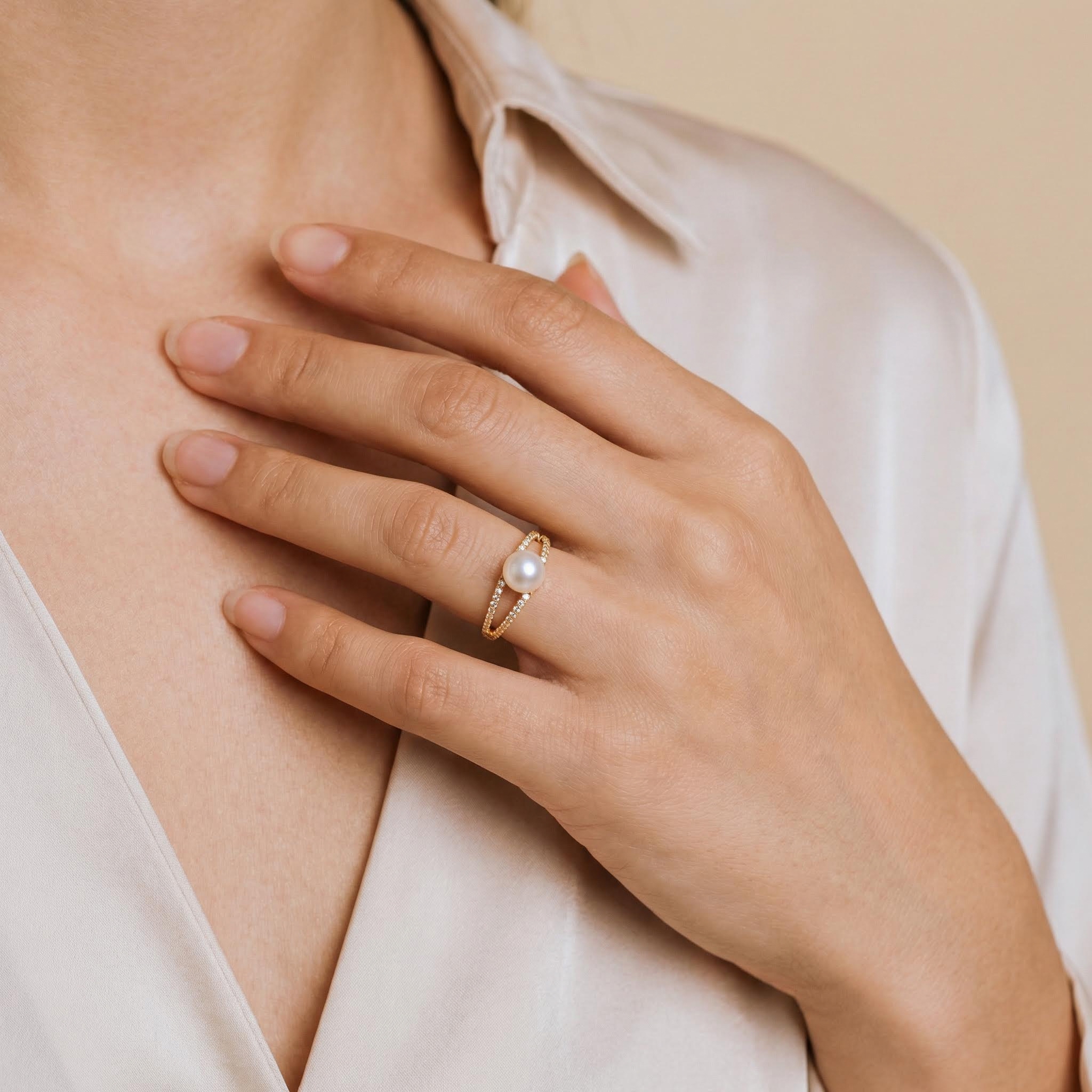 Dainty Pearl & Round Cut VVS Moissante S925 Silver Engagement Ring