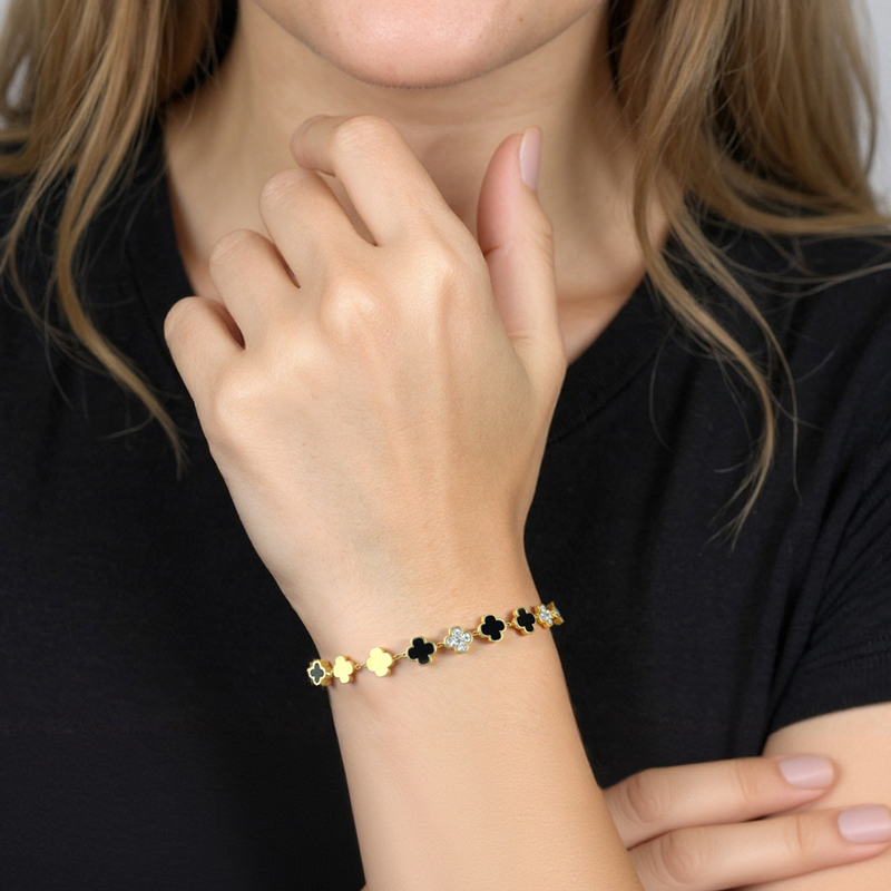 Elegant Four Leaf Clover Bracelet Elegant Four Leaf Clover Bracelet