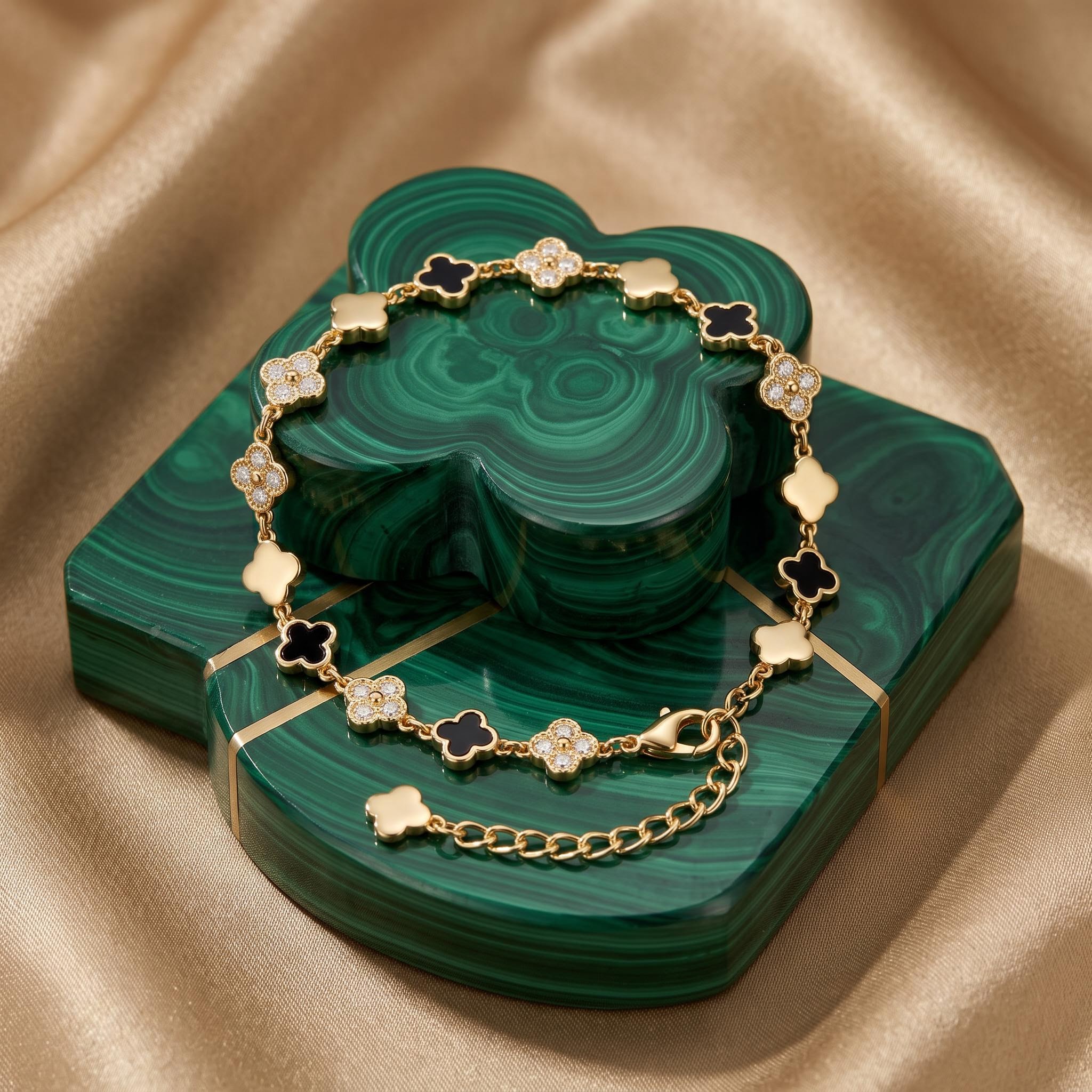 Elegant Four Leaf Clover Bracelet Elegant Four Leaf Clover Bracelet