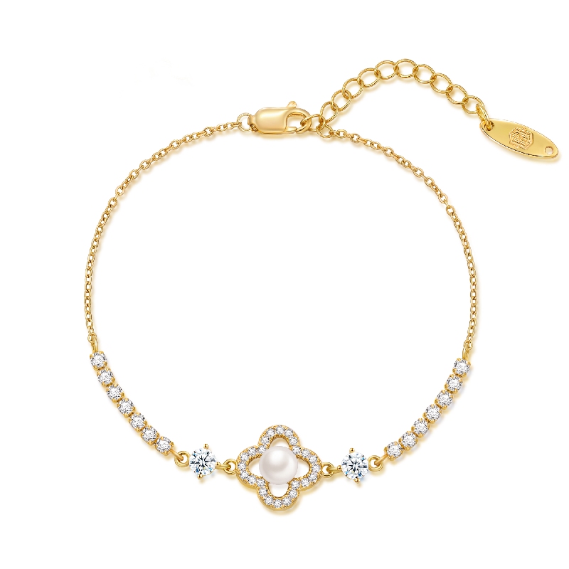 Elegant Pearl & Diamond Bracelet in Gold Elegant Pearl & Diamond Bracelet in Gold