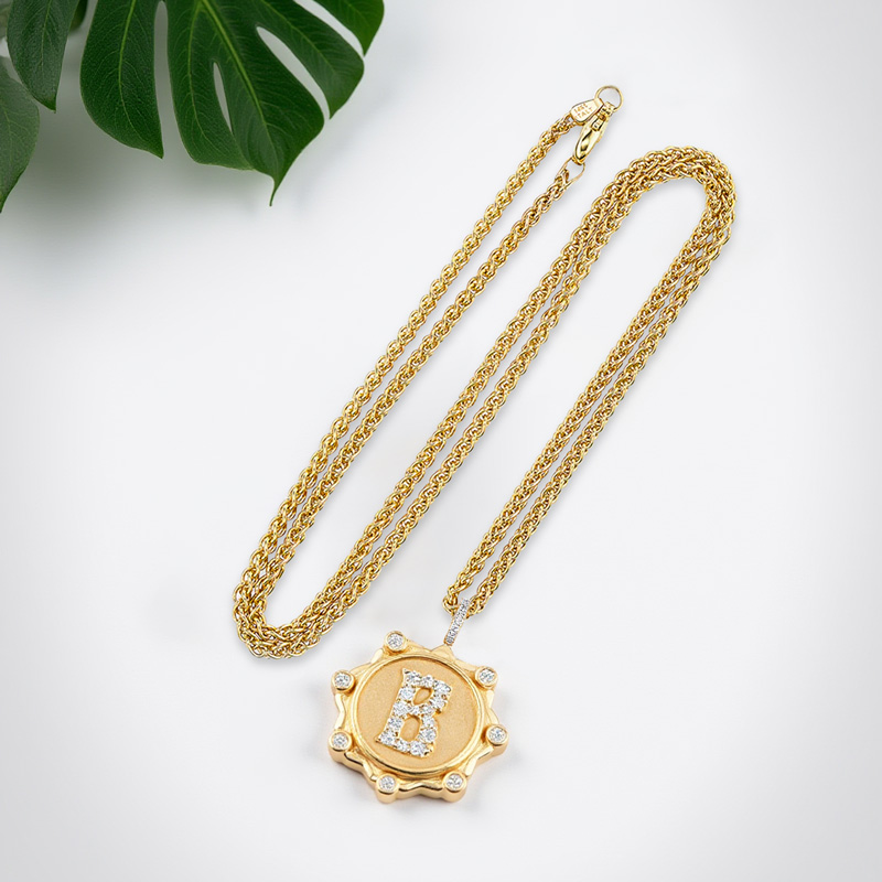Customizable Letter Pendant Necklace in Gold with Diamond