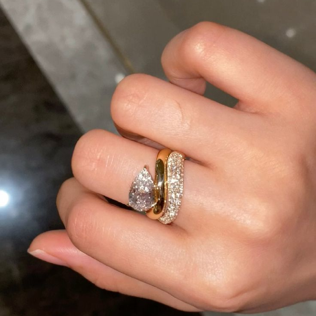 4CT Pear Cut VVS Moissanite Bridal Ring Set Pave Curved Style Wedding Ring Set 4CT Pear Cut VVS Moissanite Bridal Ring Set Pave Curved Style Wedding Ring Set