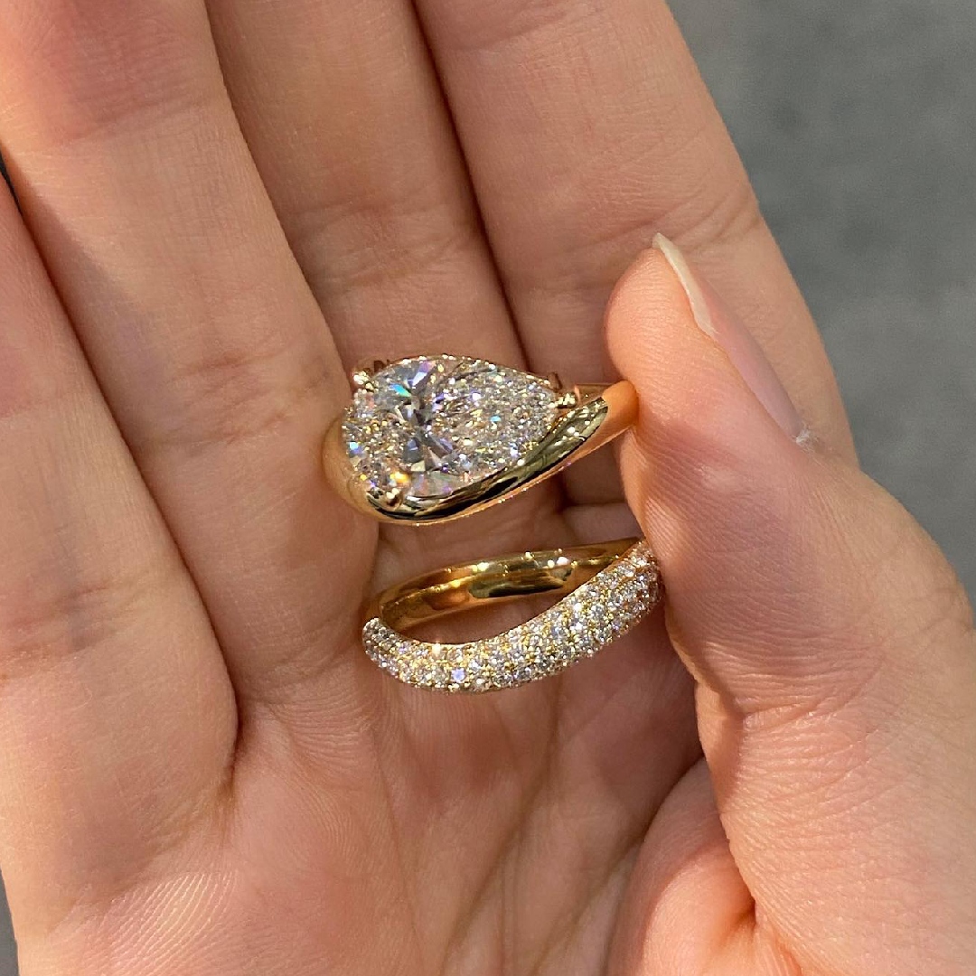 4CT Pear Cut VVS Moissanite Bridal Ring Set Pave Curved Style Wedding Ring Set 4CT Pear Cut VVS Moissanite Bridal Ring Set Pave Curved Style Wedding Ring Set