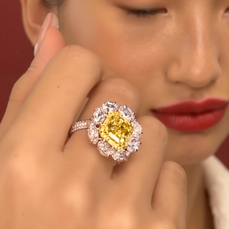 6.17CT Radiant Cut Center Stone Halo Diamond Engagement Ring 6.17CT Radiant Cut Center Stone Halo Diamond Engagement Ring