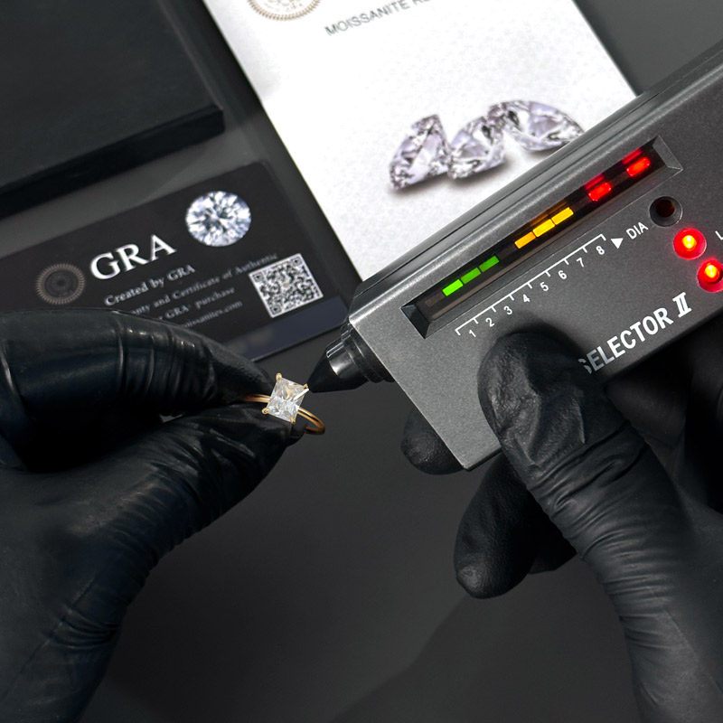 0.5ct - 5ct Solitaire Radiant Cut VVS Moissanite Engagement Ring 0.5ct - 5ct Solitaire Radiant Cut VVS Moissanite Engagement Ring