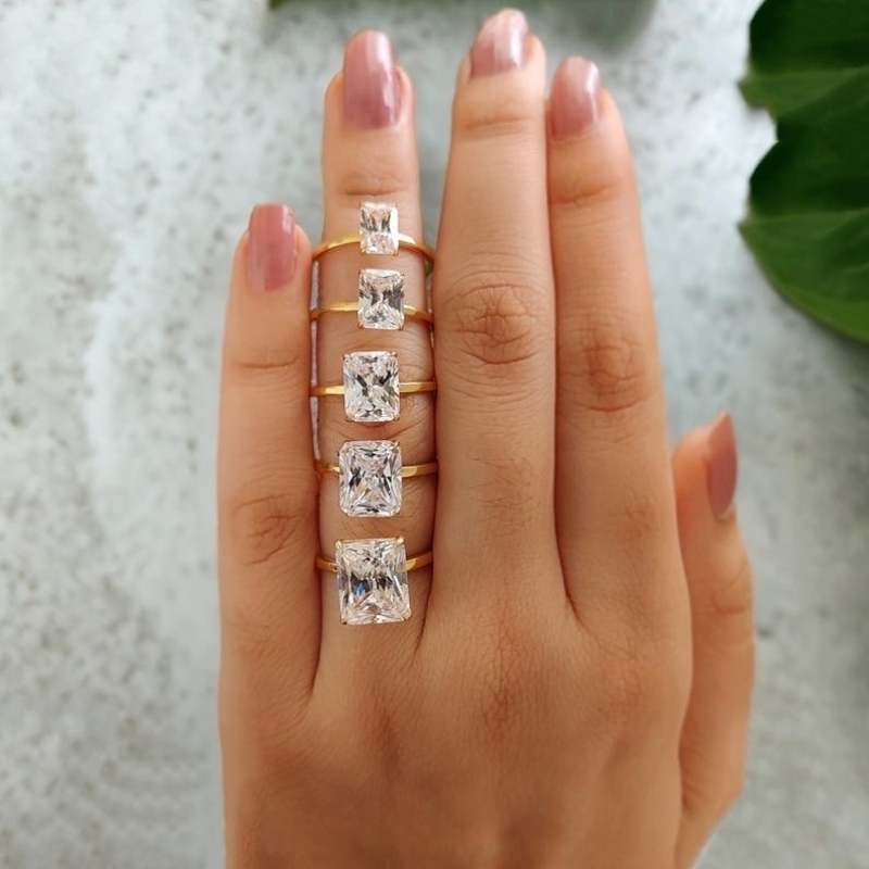 0.5ct - 5ct Solitaire Radiant Cut VVS Moissanite Engagement Ring 0.5ct - 5ct Solitaire Radiant Cut VVS Moissanite Engagement Ring