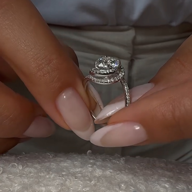 2.32CT Round Cut VVS Moissanite Twisting Halo Engagement Ring