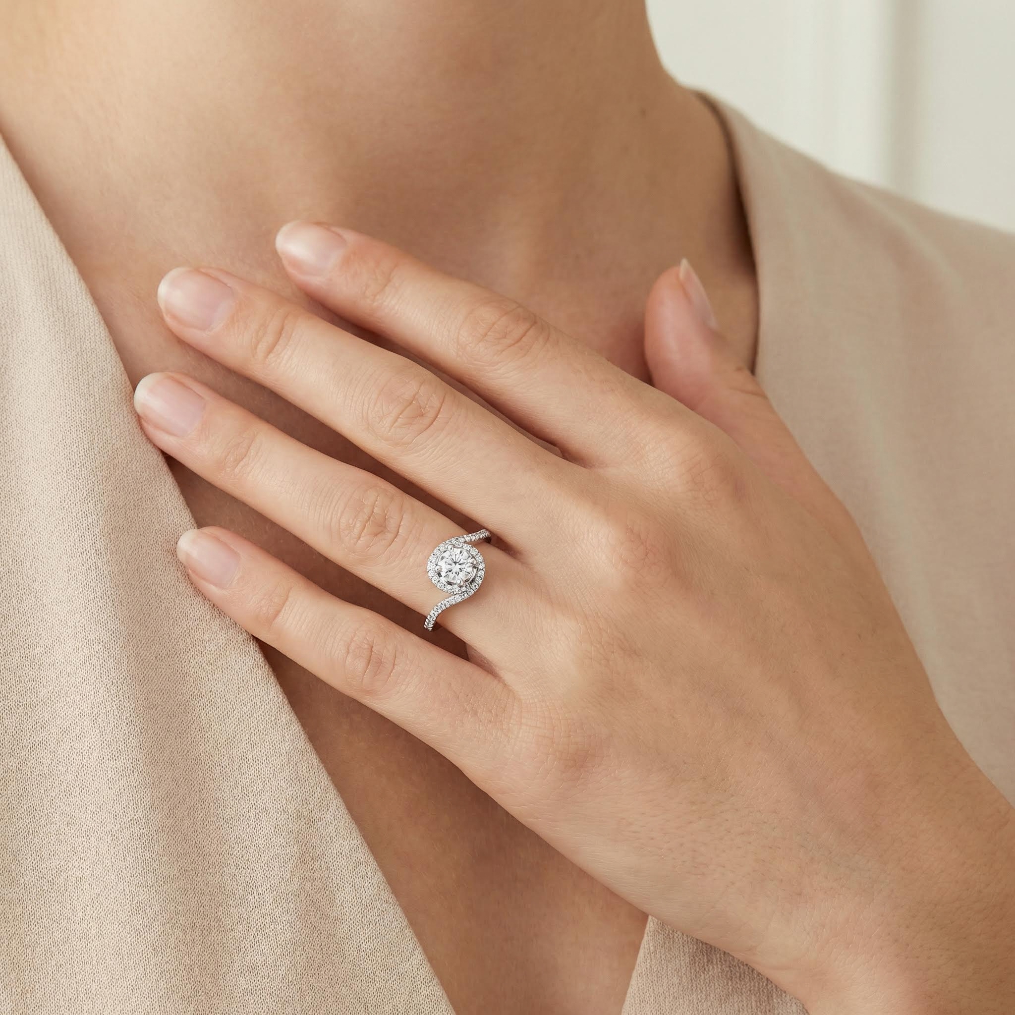 2.32CT Round Cut VVS Moissanite Twisting Halo Engagement Ring