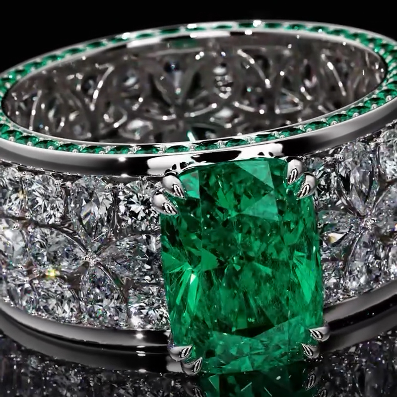 18.18CT Luxurious Green Cushion Cut Gemstone Encrusted Wedding Band
