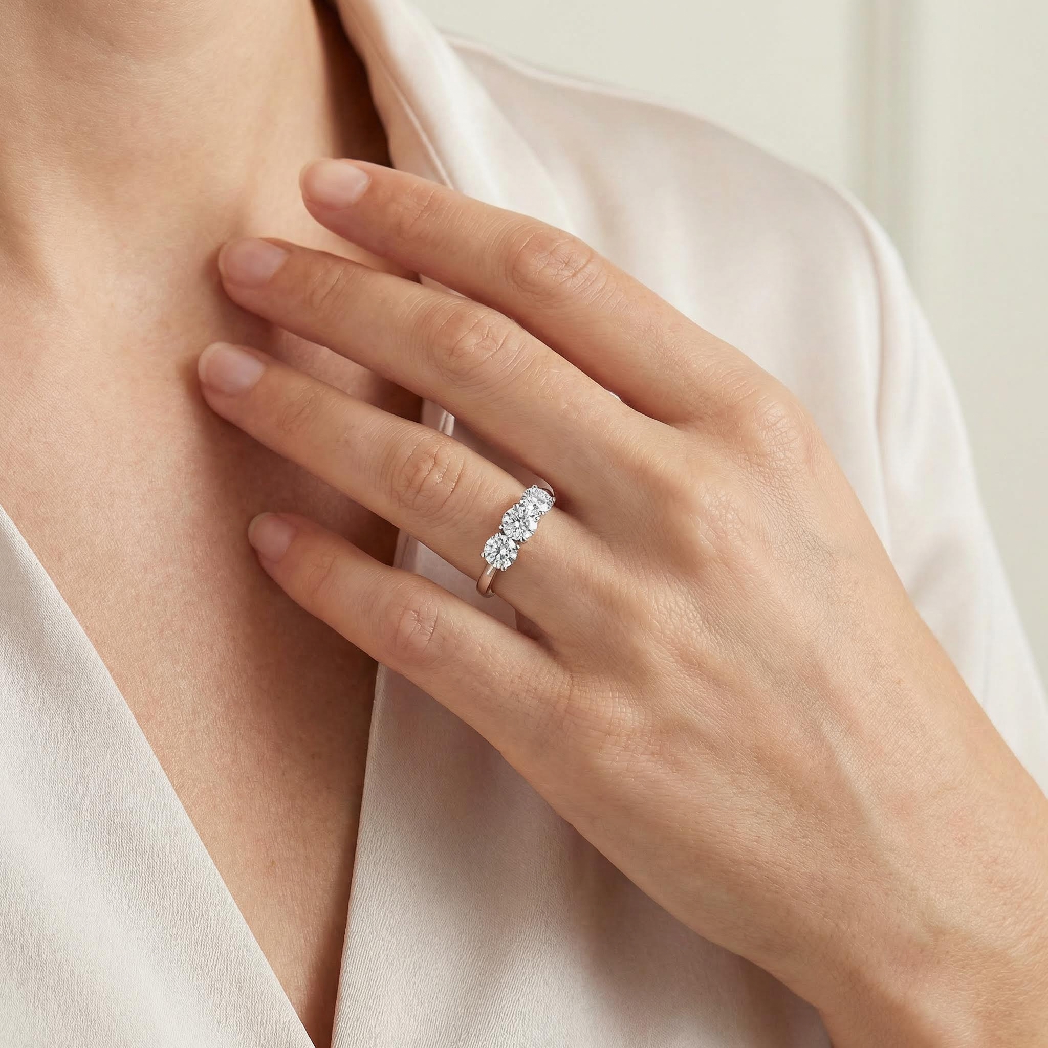 2.5CT Round Cut VVS Moissanite Three Stone Engagement Ring 2.5CT Round Cut VVS Moissanite Three Stone Engagement Ring