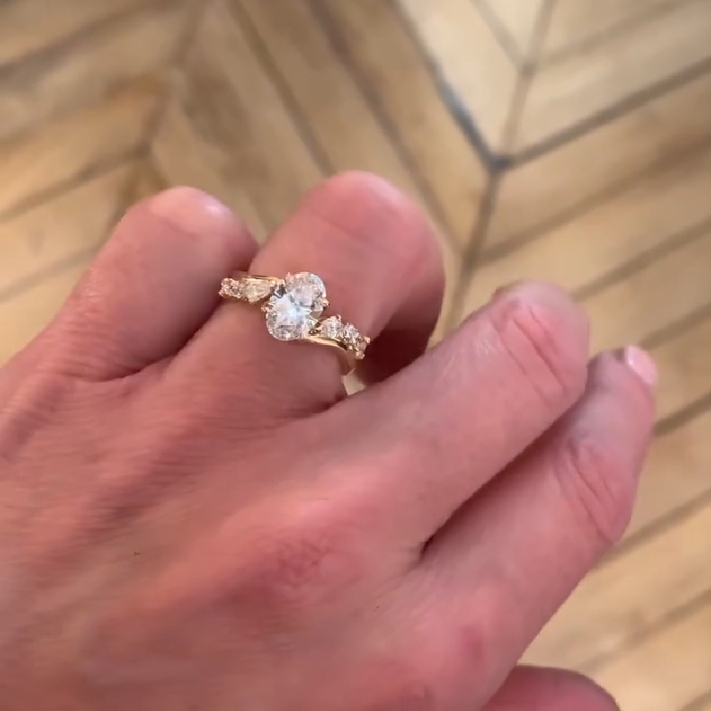 7.8CT Oval Cut VVS Moissanite Twisted Engagement Ring