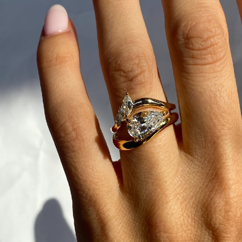 2.4CT Pear Cut VVS Moissanite Twisted Engagement Ring Set