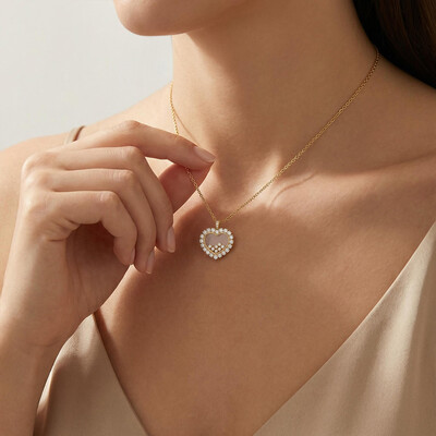 Heart Shaped Pendant with Diamond Decoration Heart Shaped Pendant with Diamond Decoration